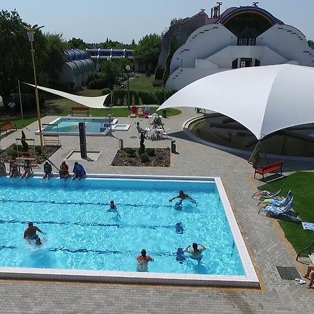 Hoforras Hotel Gyula Exteriör bild