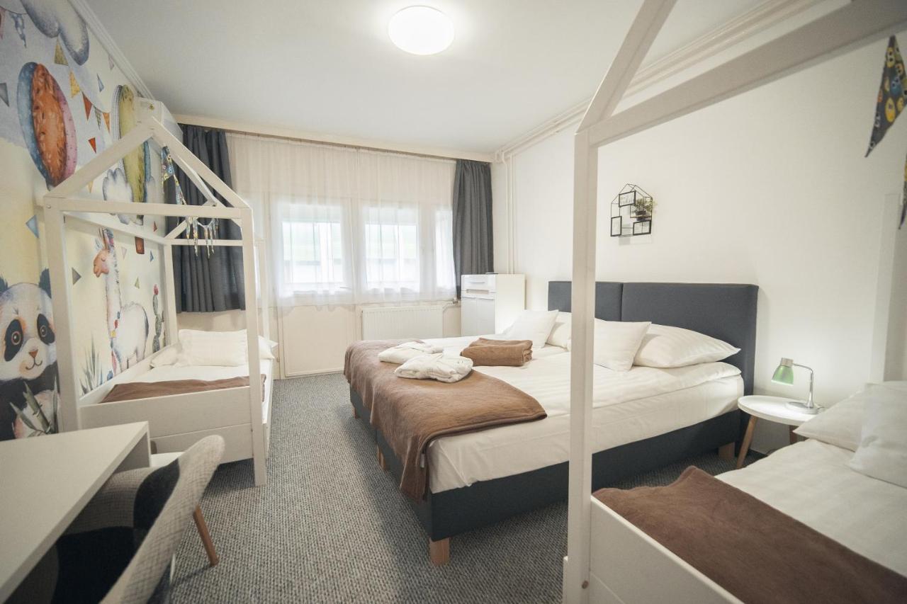 Hoforras Hotel Gyula Exteriör bild