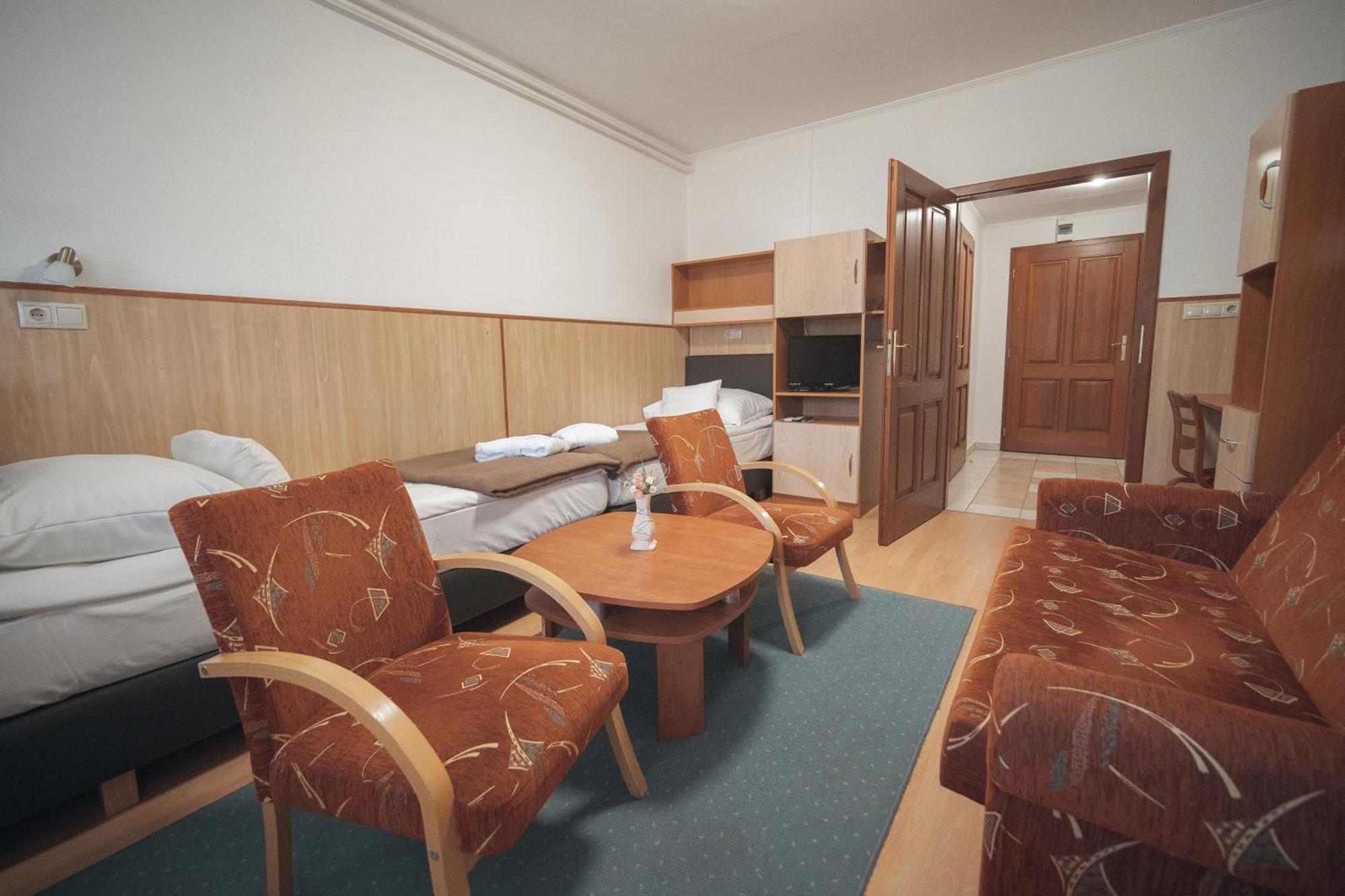 Hoforras Hotel Gyula Exteriör bild