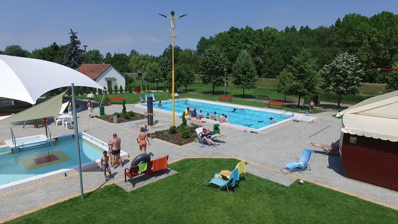 Hoforras Hotel Gyula Exteriör bild