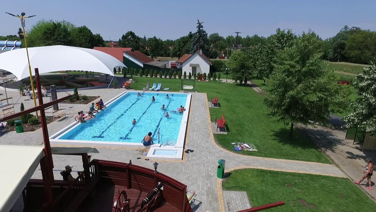 Hoforras Hotel Gyula Exteriör bild